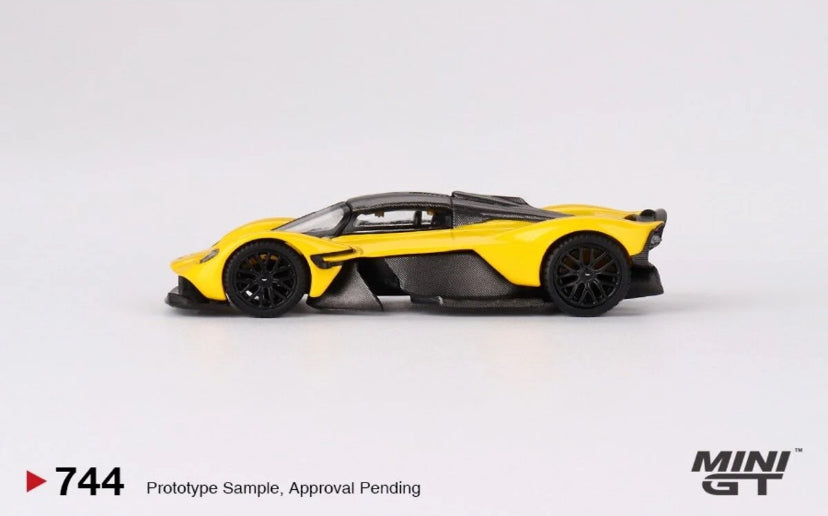MiniGT 1:64 Aston Martin Valkyrie Güneş Sarısı